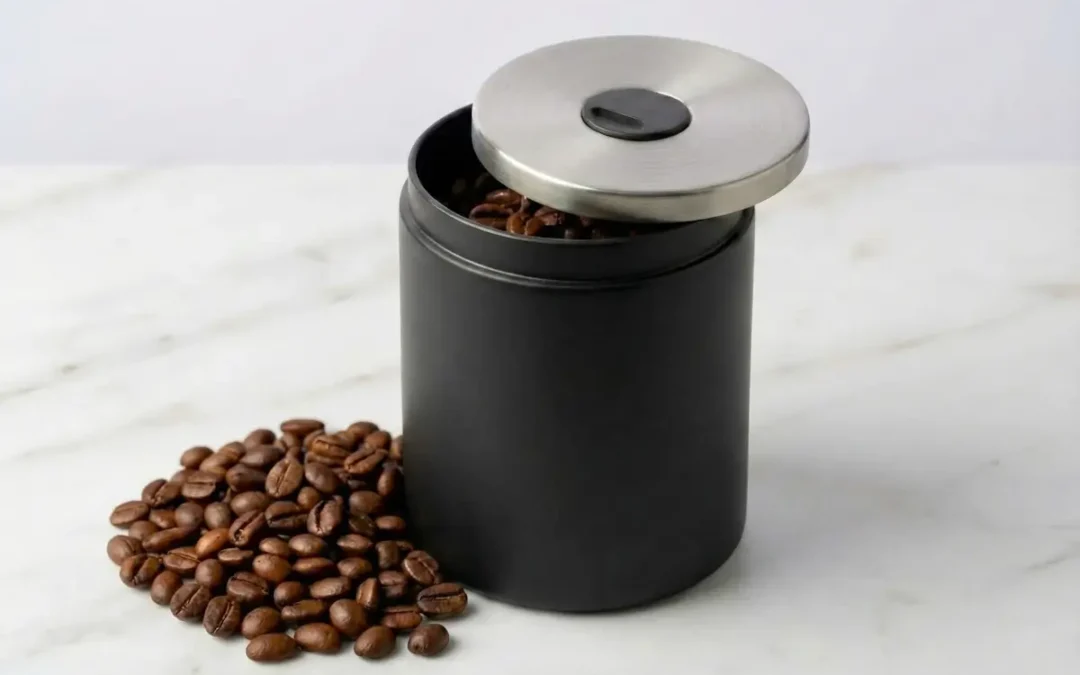 A kávé tárolása: 3 végzetes hiba, ami megöli az aromákat (Nagy Útmutató)